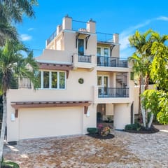 Palm Cove Retreat