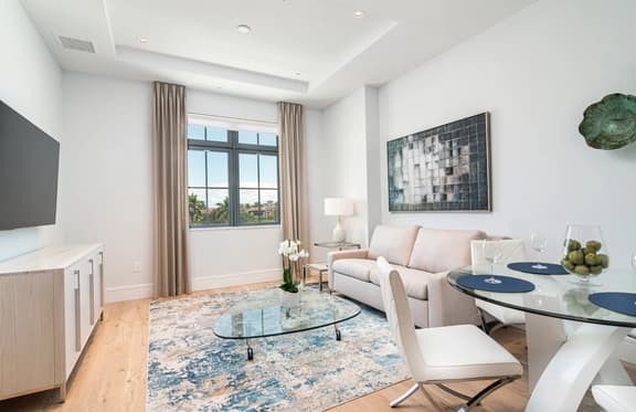 SoCe Flats 305